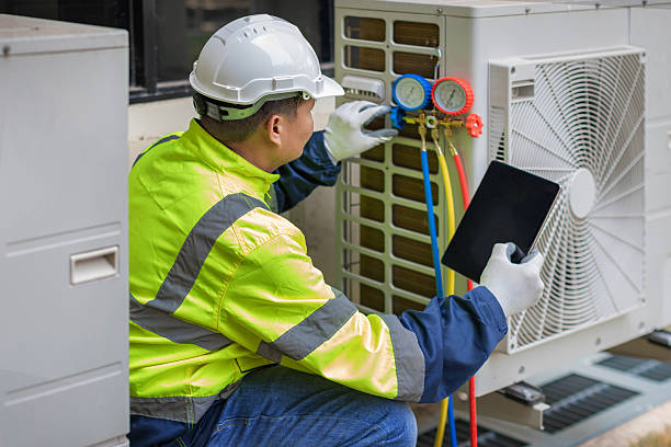 Professional Ductwork Repair technician working in Como, MS